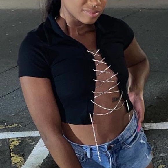 Tops - Black Crop Top w/ Diamond String